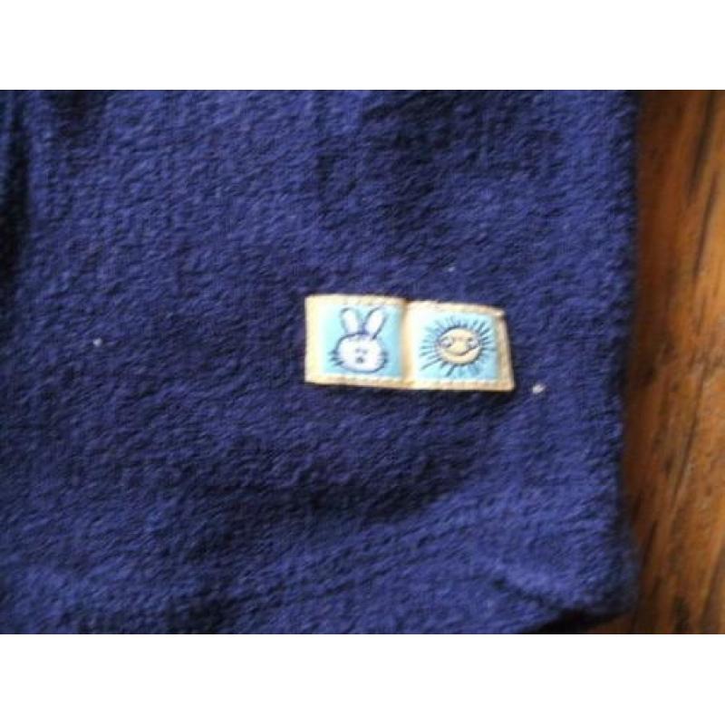Donkerblauw badstoffen vestje. Maat 62/68. Merk: Hema.