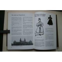 A.E. de Wit, KOSTUUM GESCHIEDENIS