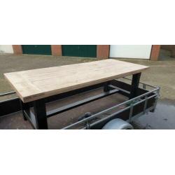 eettafel massieve eiken poten met steigerhoutenblad