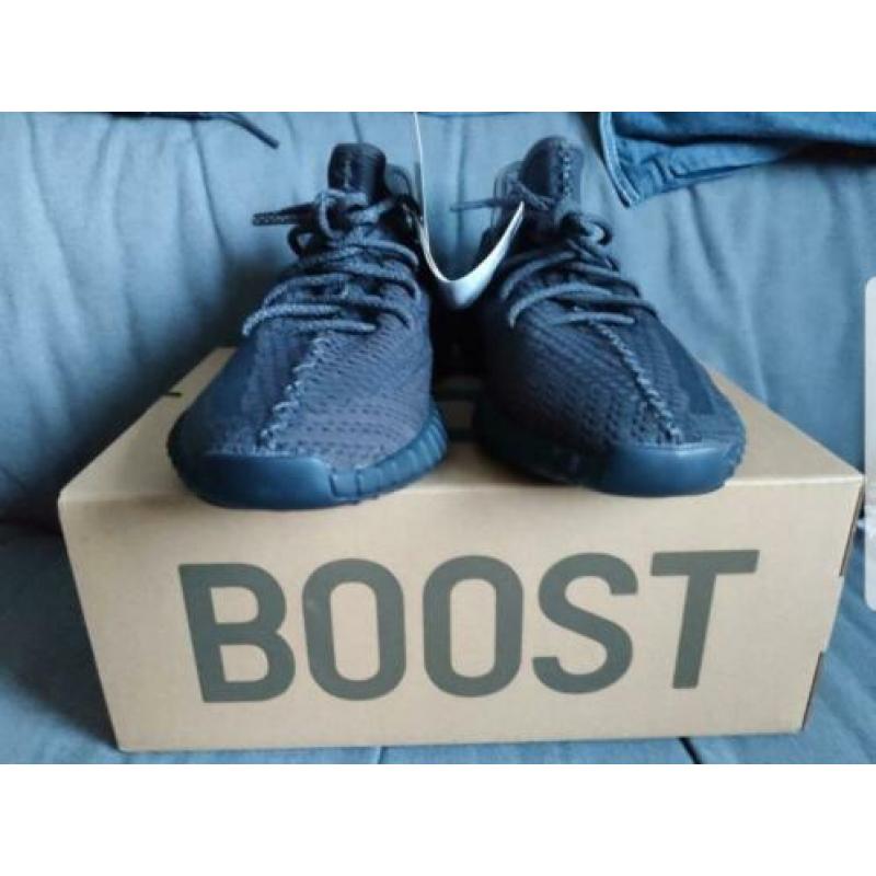 Yeezy 350 v2 black