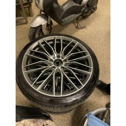 3 Velgen met Band golf,audi 225/40ZR19 licht parkeer schade