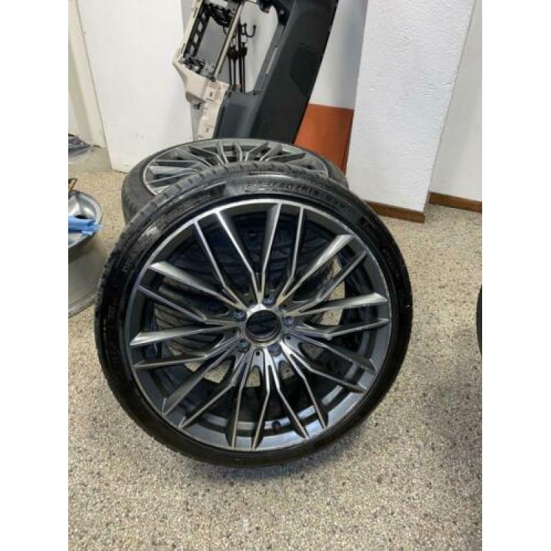 3 Velgen met Band golf,audi 225/40ZR19 licht parkeer schade