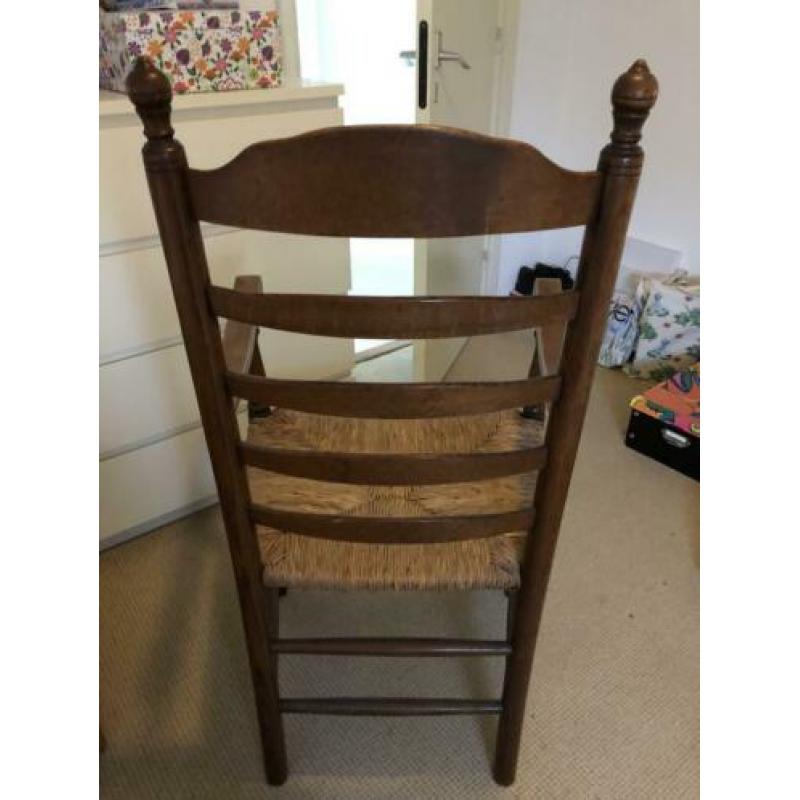 Stoelen met rieten zittingen
