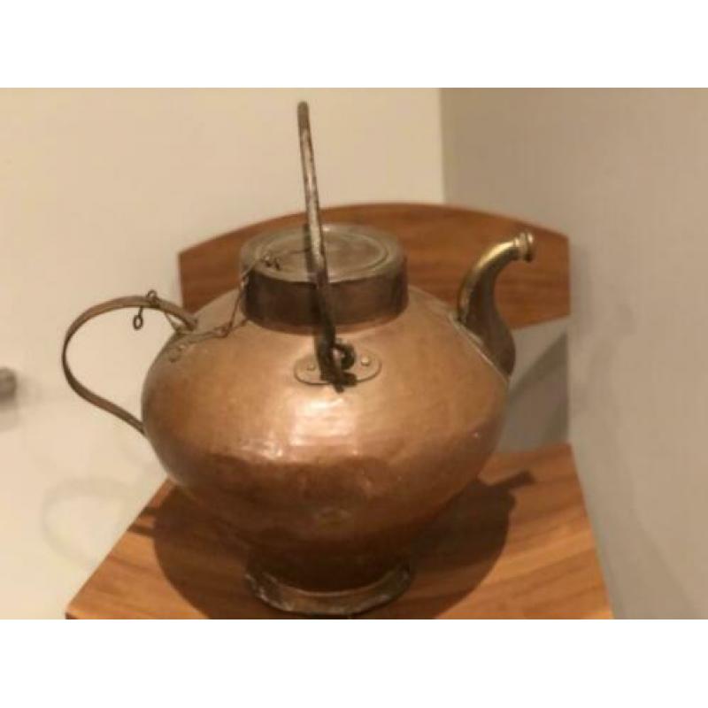 Grote koperen ketel, zeer oud