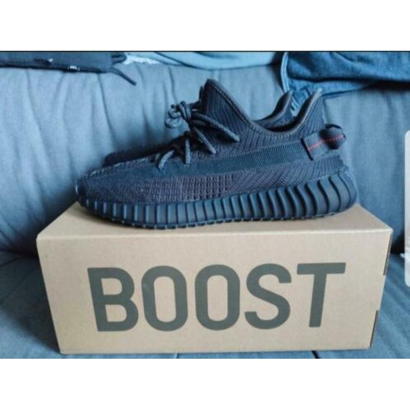 Yeezy 350 v2 black