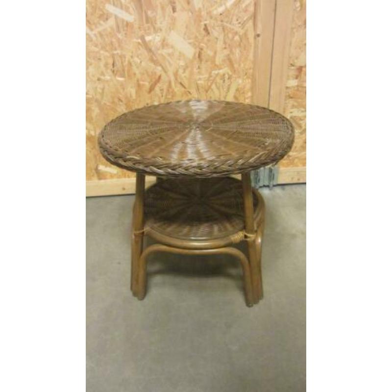 rietenstoelen met tafel