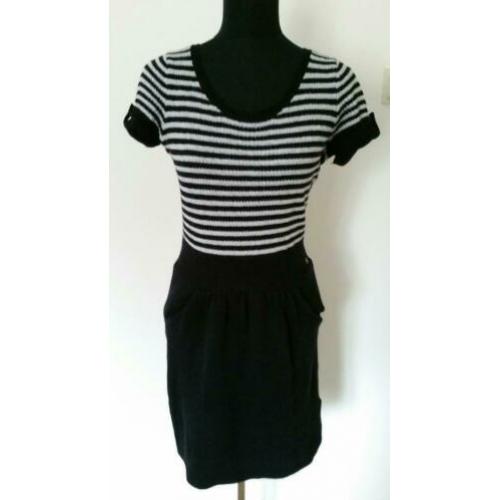 Jurk48 - Sjieke HILFIGER jurk met gestreept lijfje maat S (