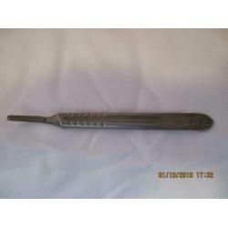B-073, Medisch gereedschap: scalpelheft