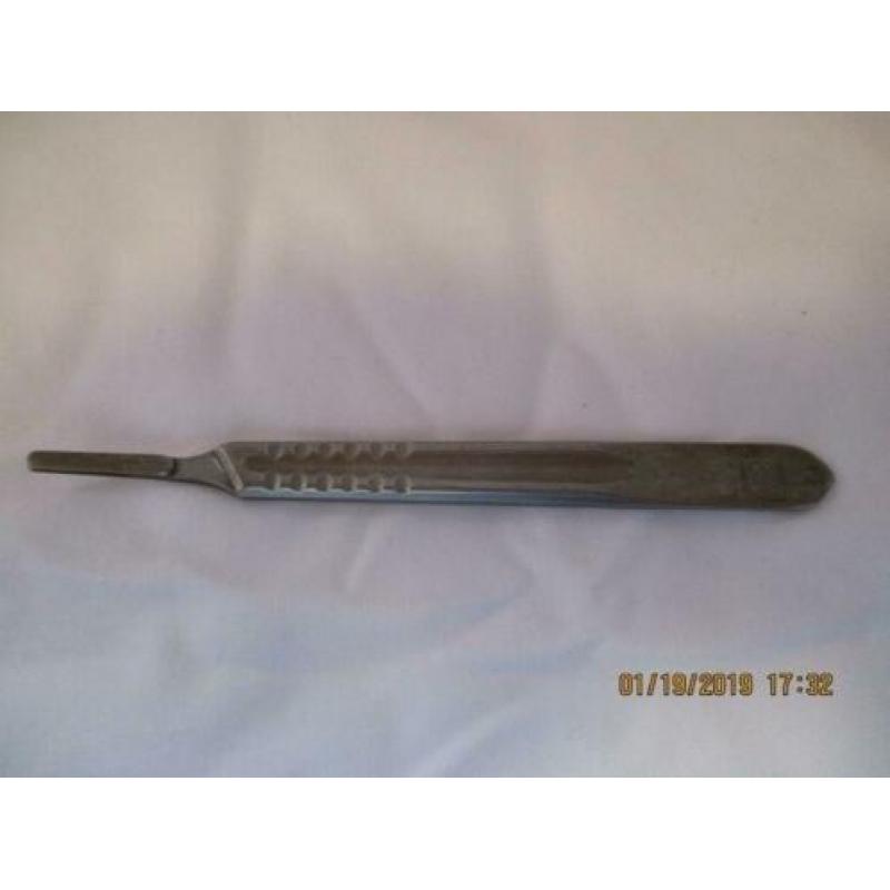 B-073, Medisch gereedschap: scalpelheft