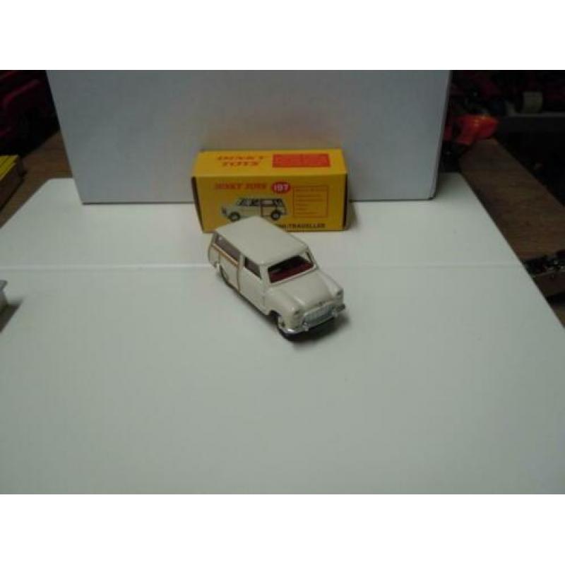 Witte Morris Mini Traveller. Model van het merk Atlas Dinky