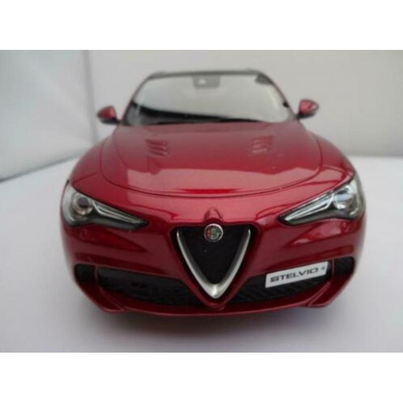 Alfa Romeo Stelvio Rosso nr OT285 van Ottomobile schaal 1/18