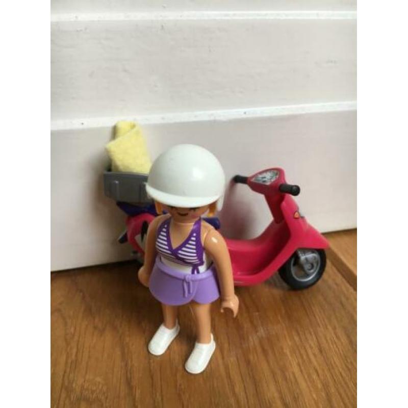 Playmobil met honden en strandspullen en scooter