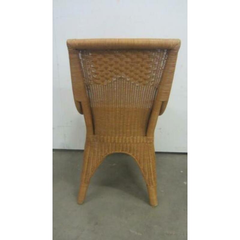 rietenstoelen met tafel