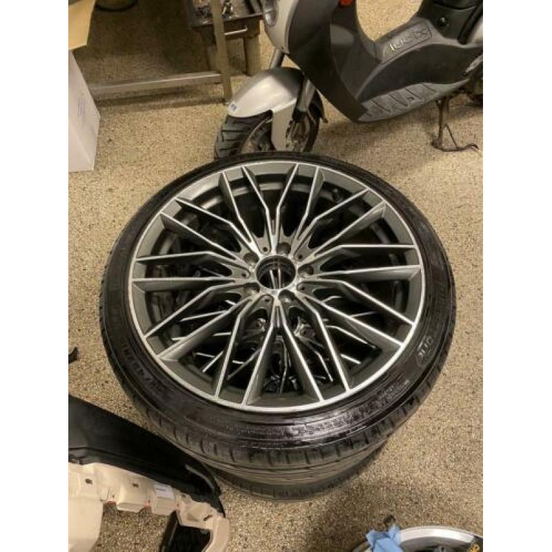 3 Velgen met Band golf,audi 225/40ZR19 licht parkeer schade