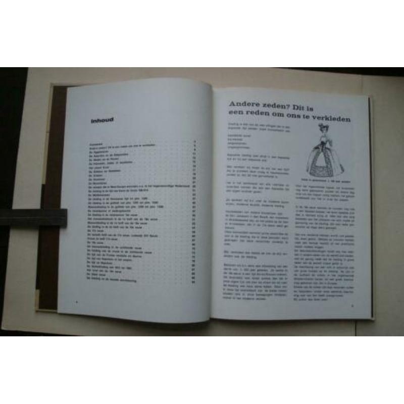 A.E. de Wit, KOSTUUM GESCHIEDENIS