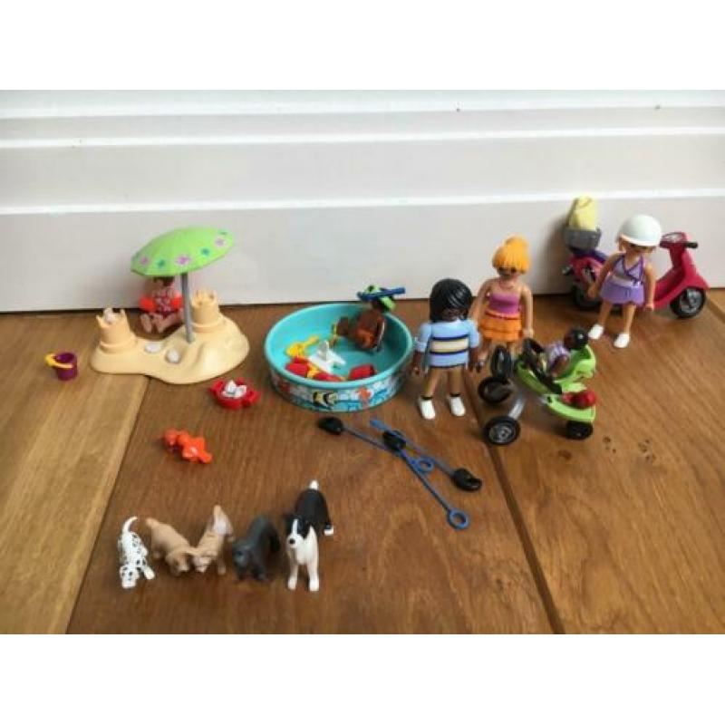 Playmobil met honden en strandspullen en scooter
