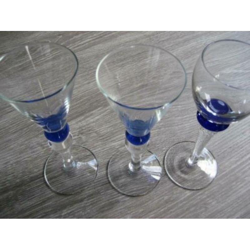 3 bijzondere likeur glaasjes borrelglaasjes hoogte 14 cm.