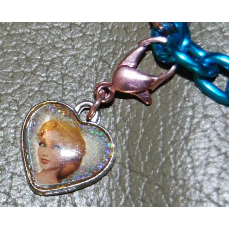 Efteling bedelarmband met 5 bedels prinsessen.