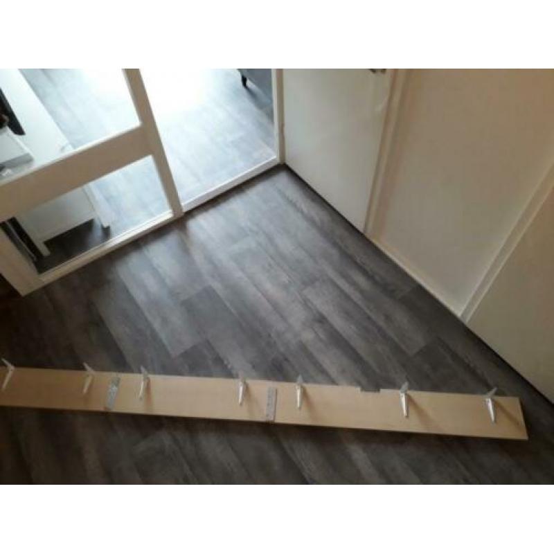 planken met beugel