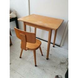 Vintage houten kinderstoel en tafel voor maar €35