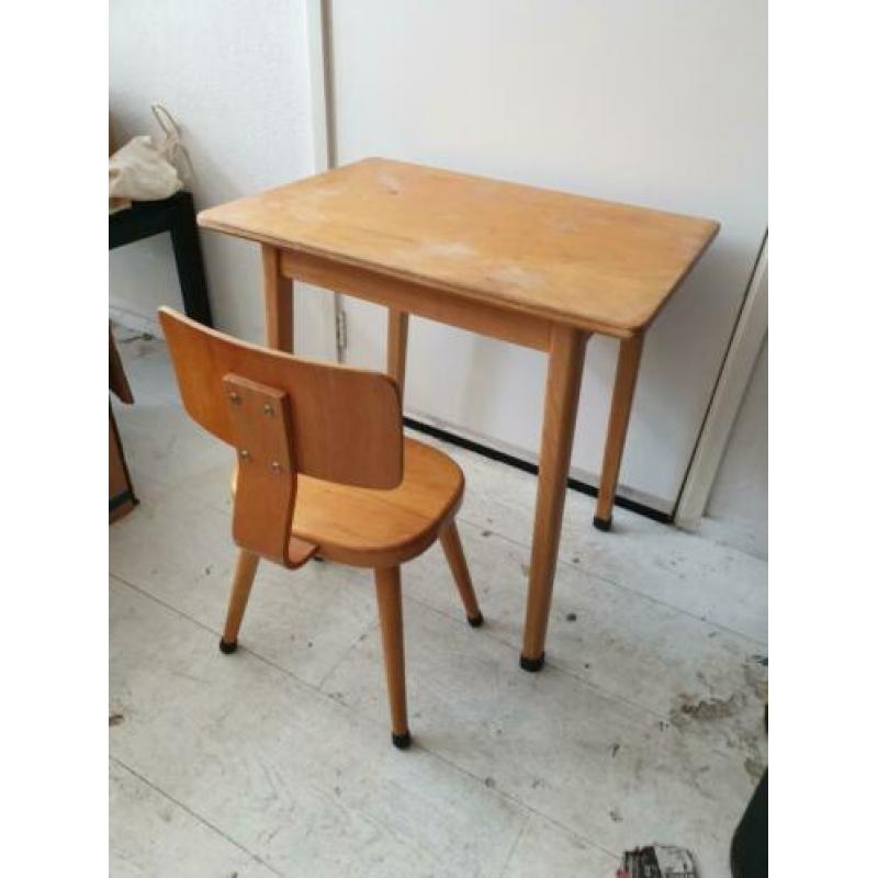 Vintage houten kinderstoel en tafel voor maar €35