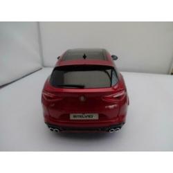 Alfa Romeo Stelvio Rosso nr OT285 van Ottomobile schaal 1/18