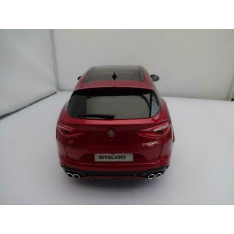 Alfa Romeo Stelvio Rosso nr OT285 van Ottomobile schaal 1/18