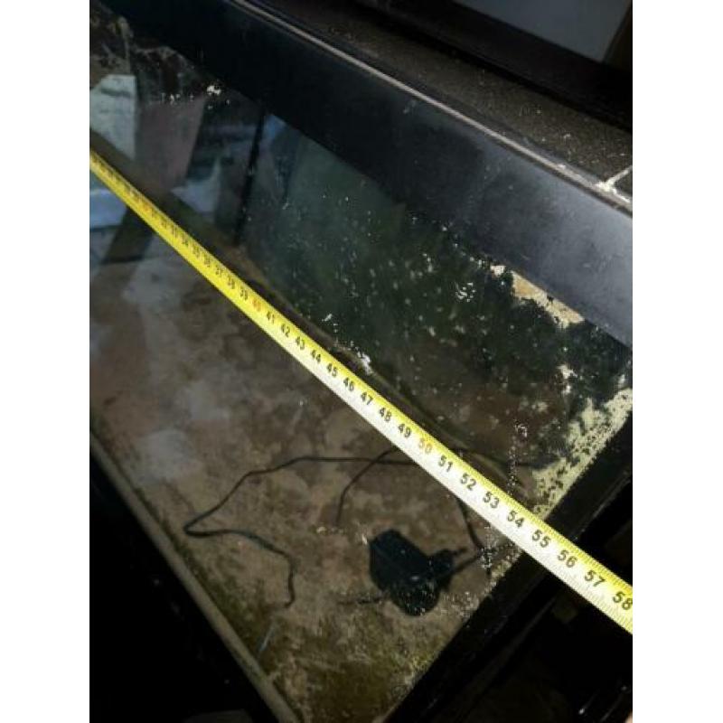 2 aquariums op voet
