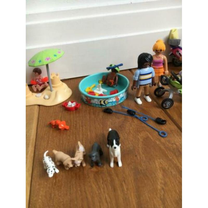 Playmobil met honden en strandspullen en scooter