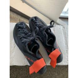 NIEUWSTAAT Mammut Klimschoenen maat 41 + Klimgordel Bever
