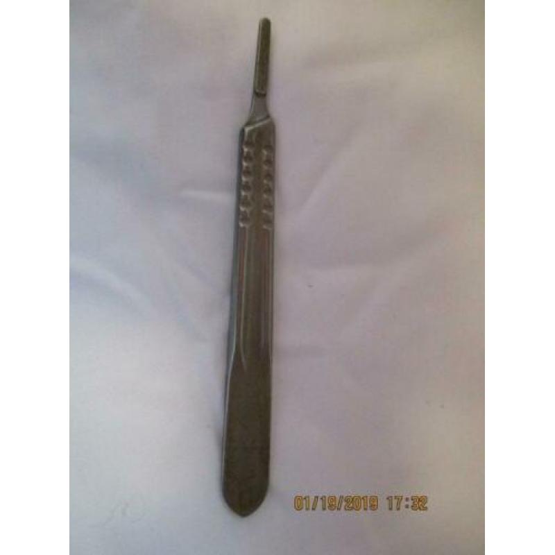 B-073, Medisch gereedschap: scalpelheft