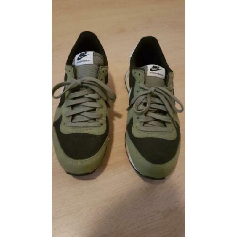 VERKOCHTNike sportschoenen groen met zwart maat 41