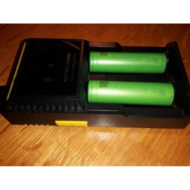 Nitecore D2 Professional Lader & 2x sony 18650 VTC6 batterij