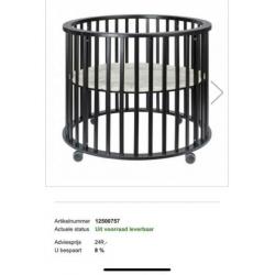 Ronde houten donker bruine babybox