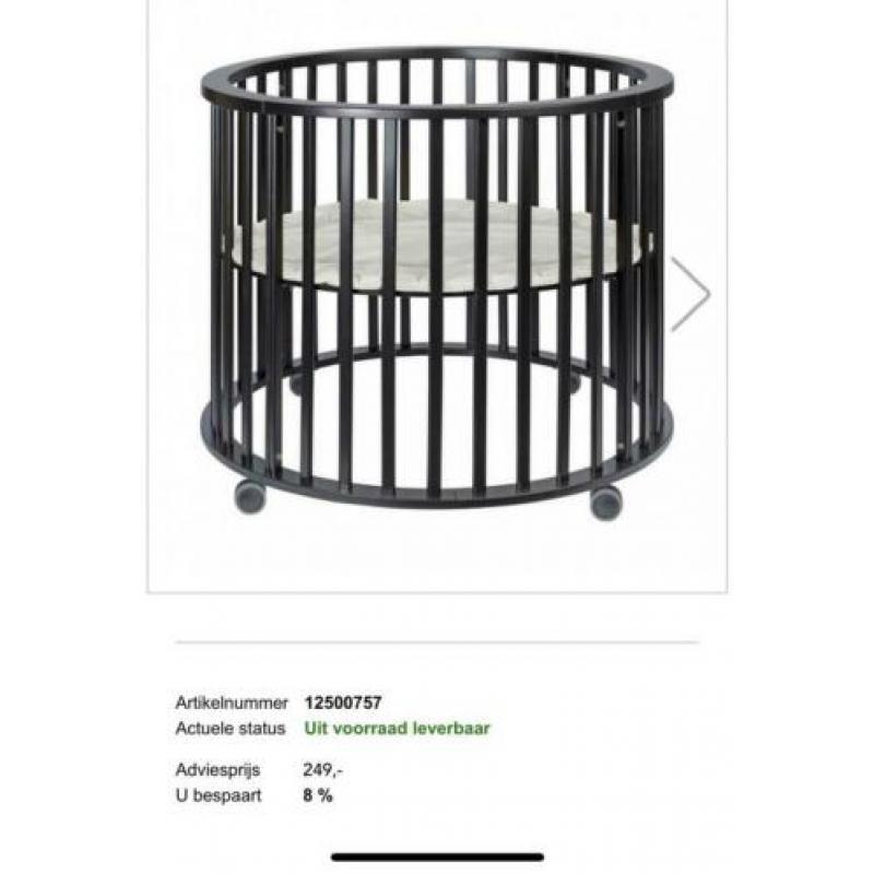 Ronde houten donker bruine babybox