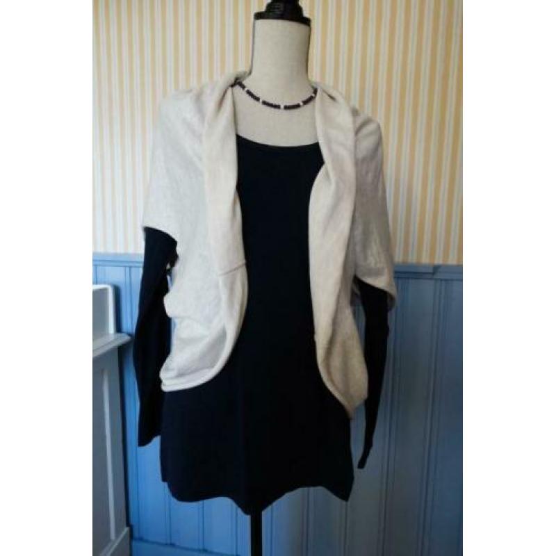 elegant beige vestje van stevige gebreide tricot - one size