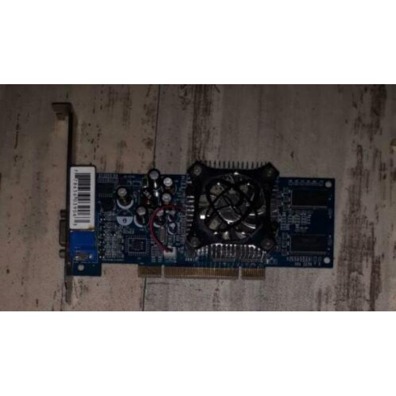 NVIDIA GeForce FX 5200. 128MB, GDDR1. PCI (VGA, S-Video)