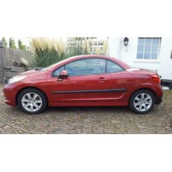 Peugeot 207 CC 1.6 HDiF supergave cabrio met leder,trekhaak