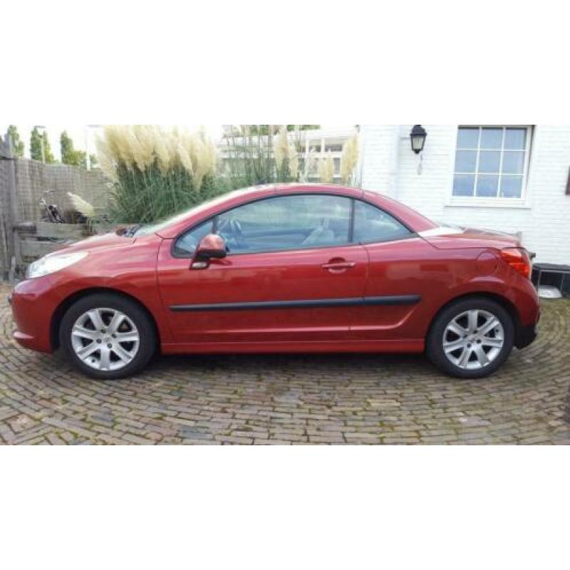 Peugeot 207 CC 1.6 HDiF supergave cabrio met leder,trekhaak