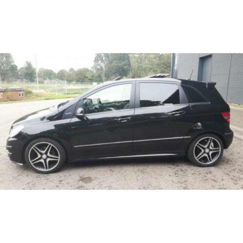 Mercedes B170 Blue-efficiency PNRDAK/COMMANDNAVI/XENON/LEER