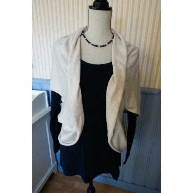elegant beige vestje van stevige gebreide tricot - one size