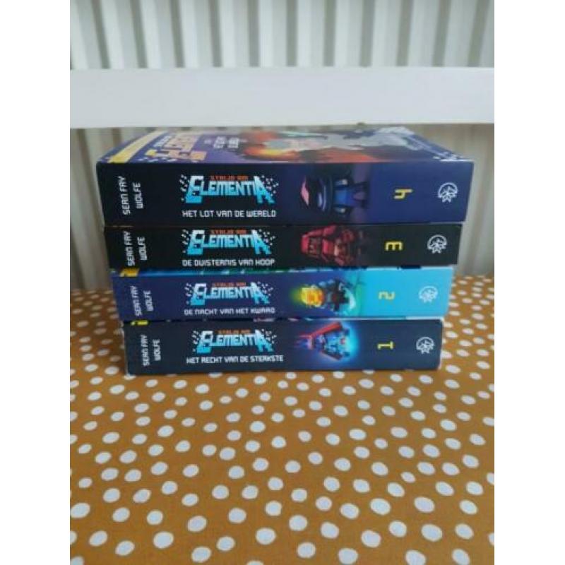 De strijd om elementia. 4 stuks. Zgan.