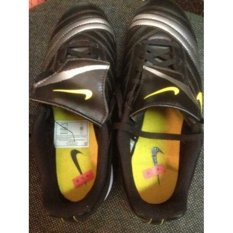 Voetbal kinder schoenen maat 38 nieuw bijna nooit gebruikt
