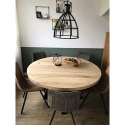 Eiken tafel
