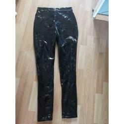 PVC (latexlook) High Waist zwarte broek mt M NIEUW