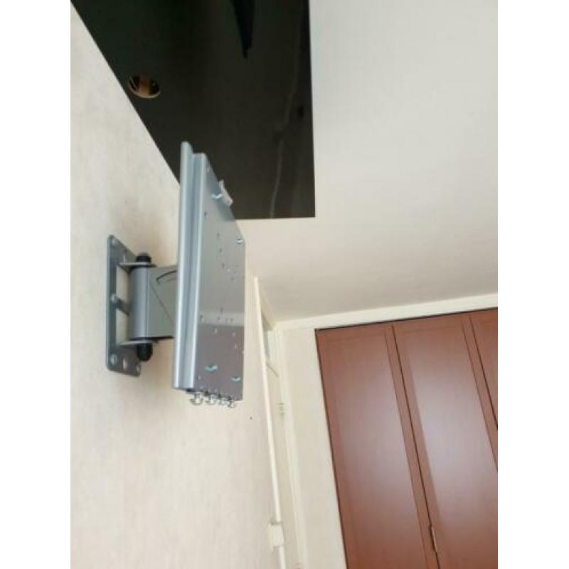 Philips LCD TV, model 32, type PFL5405 H12