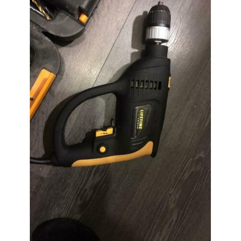 Boormachine compleet 1100 watt met schroeftol