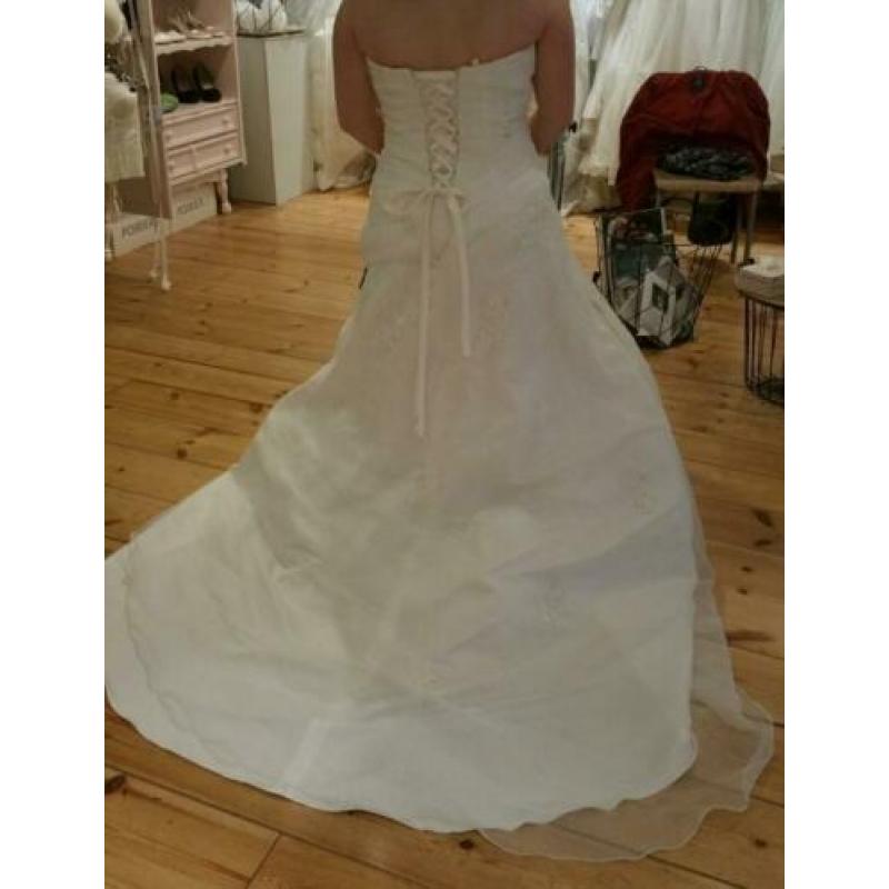 Trouwjurk merk: amelie kleur: gebroken wit maat 38 t/m 42