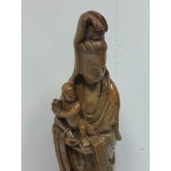 Staande spekstenen Guanyin met kind