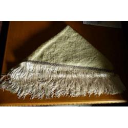 Omslagdoek. Driekante doek met franje voor schouders/heupen